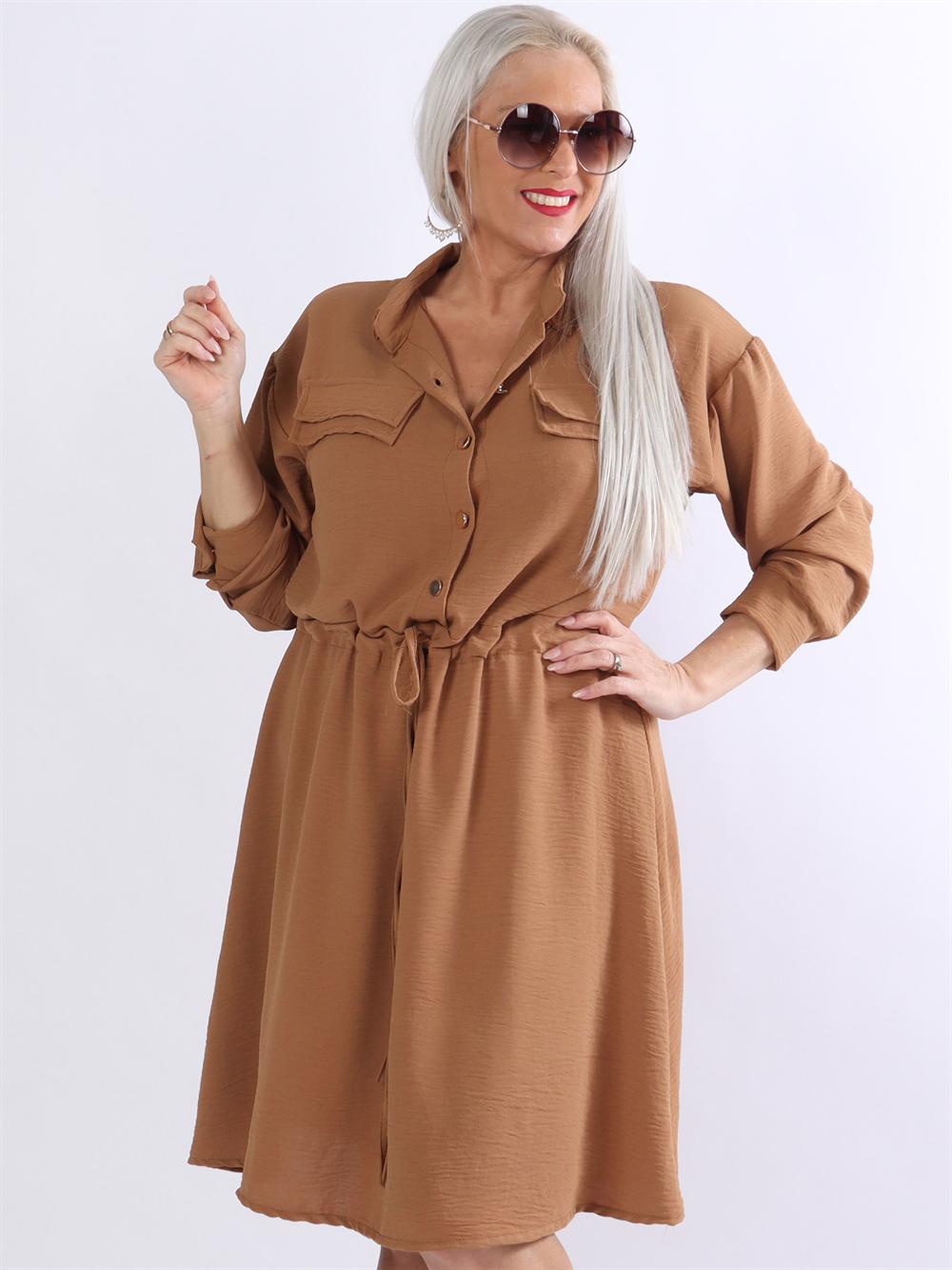 Hanine - Skjorte med guld knapper og snøre i taljen